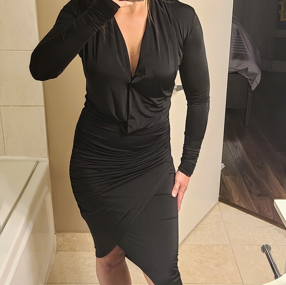 🎉 HOST PICK 🎉 Marciano Hayley Venezia Dress - Picture 3 of 6